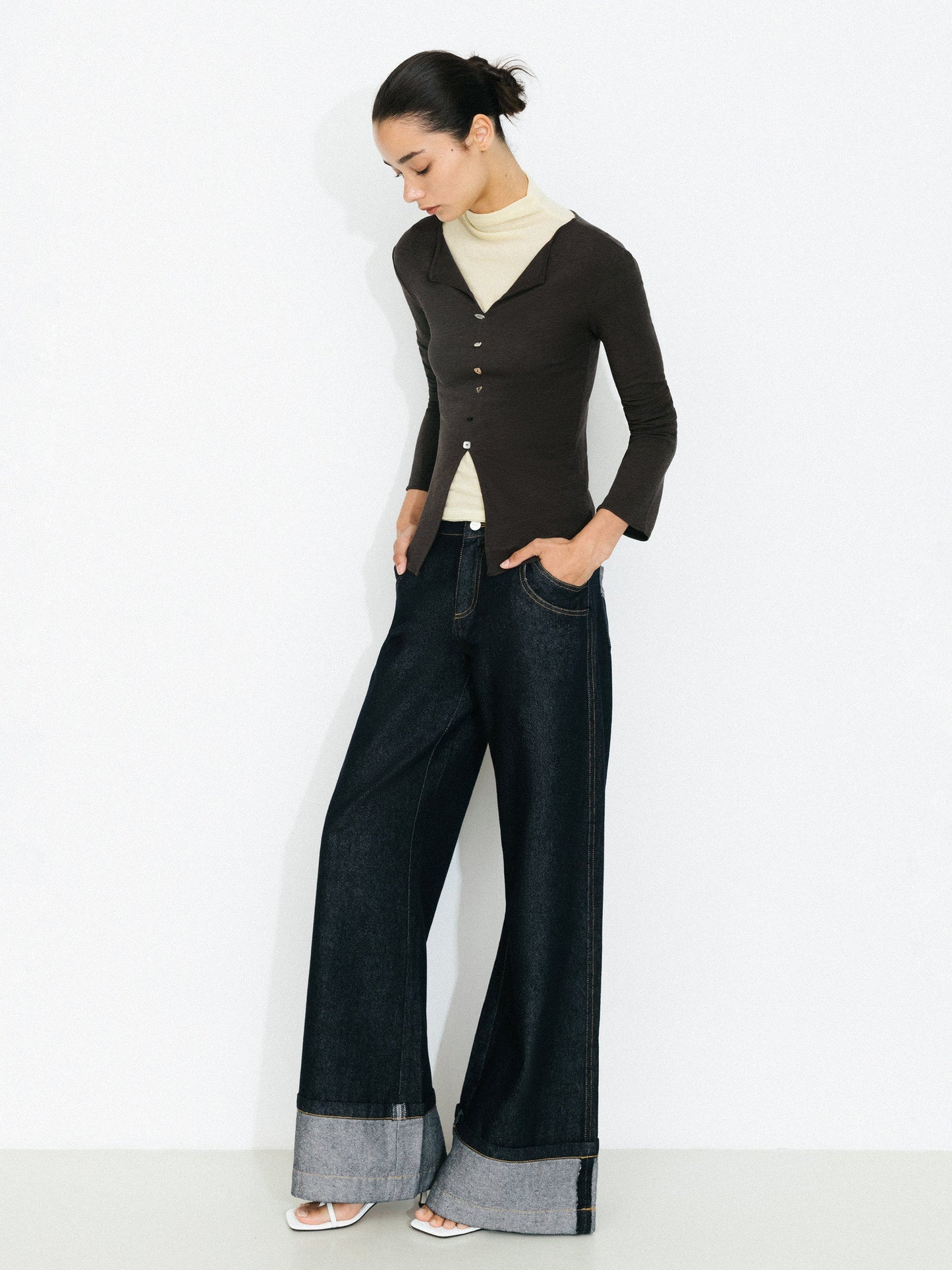 C by CUBIC V-Neck Slim-Fit Knit Long-Sleeve Top