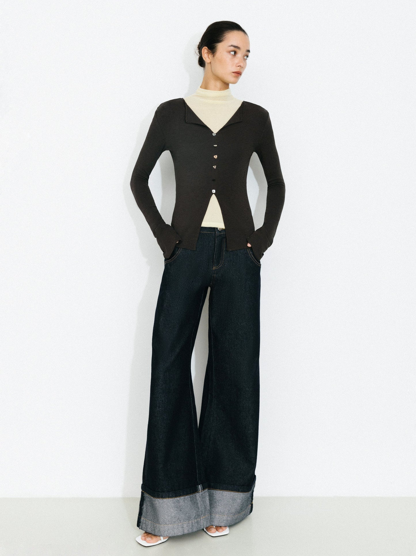 C by CUBIC V-Neck Slim-Fit Knit Long-Sleeve Top