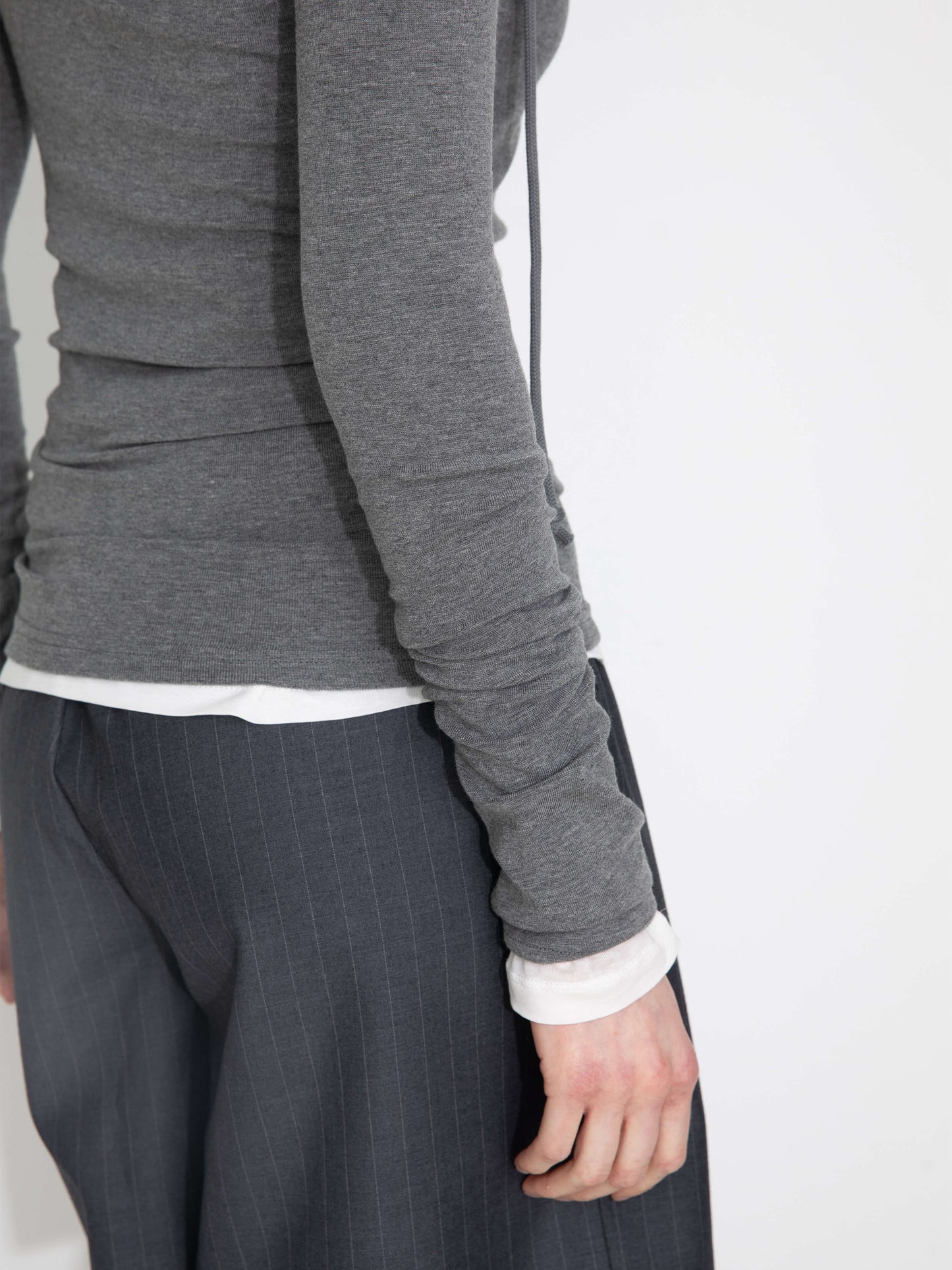 Slim-Fit Hooded V-Neck Long Sleeve Top