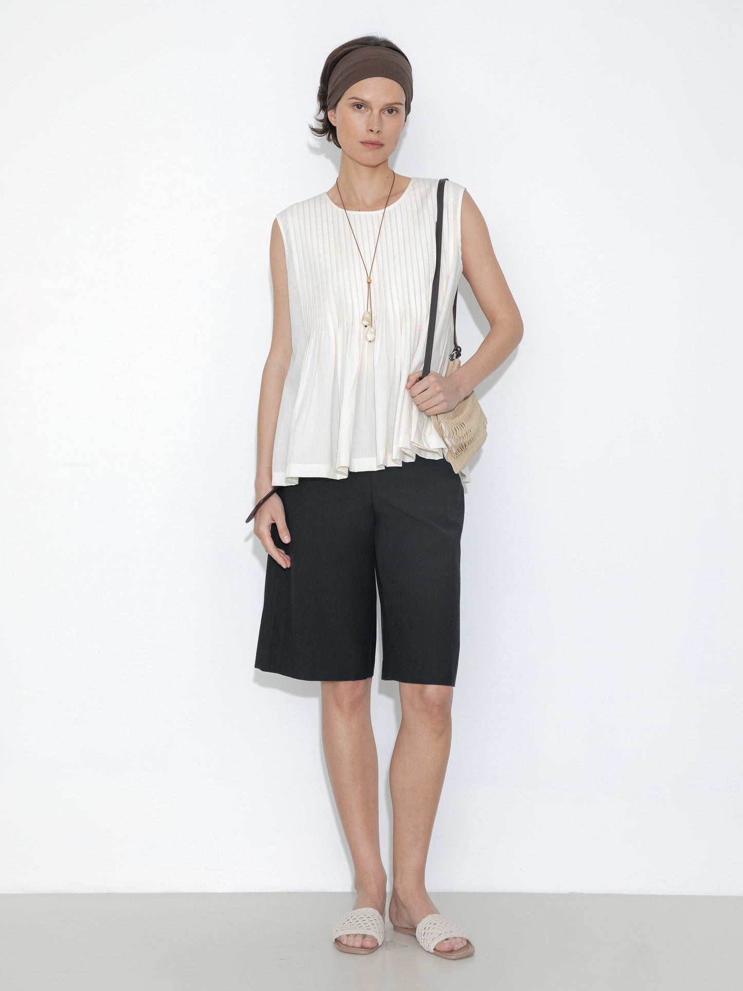 Pleated Sleeveless Blouse with Necklace