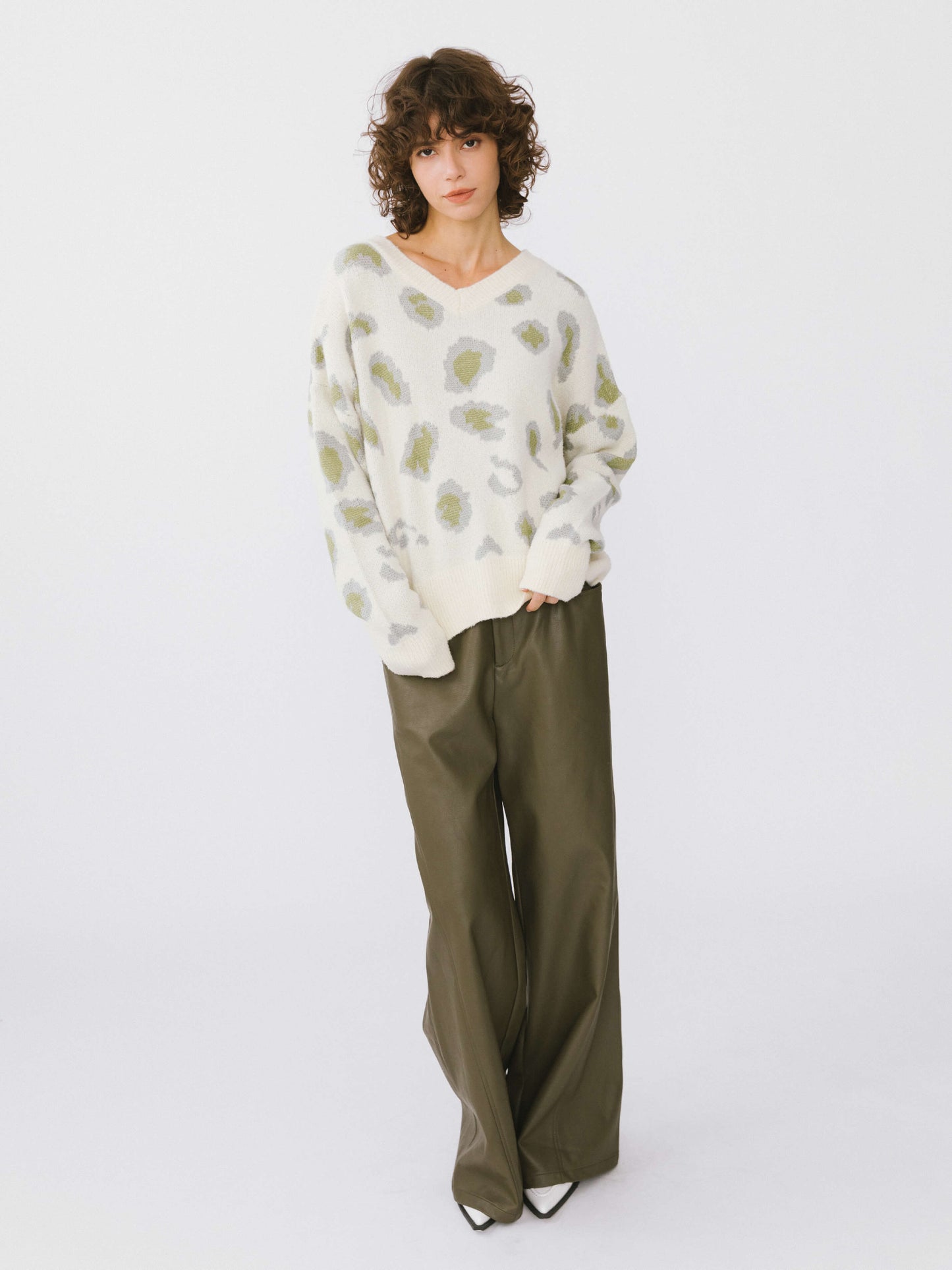 V-Neck Leopard Print Sweater