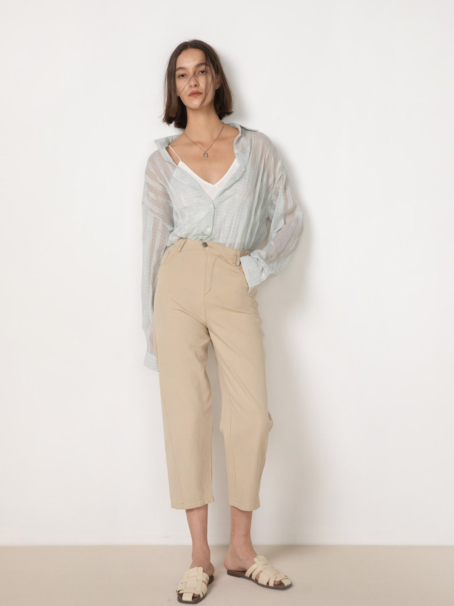 Cropped Elastic Waist Tapered Jeans