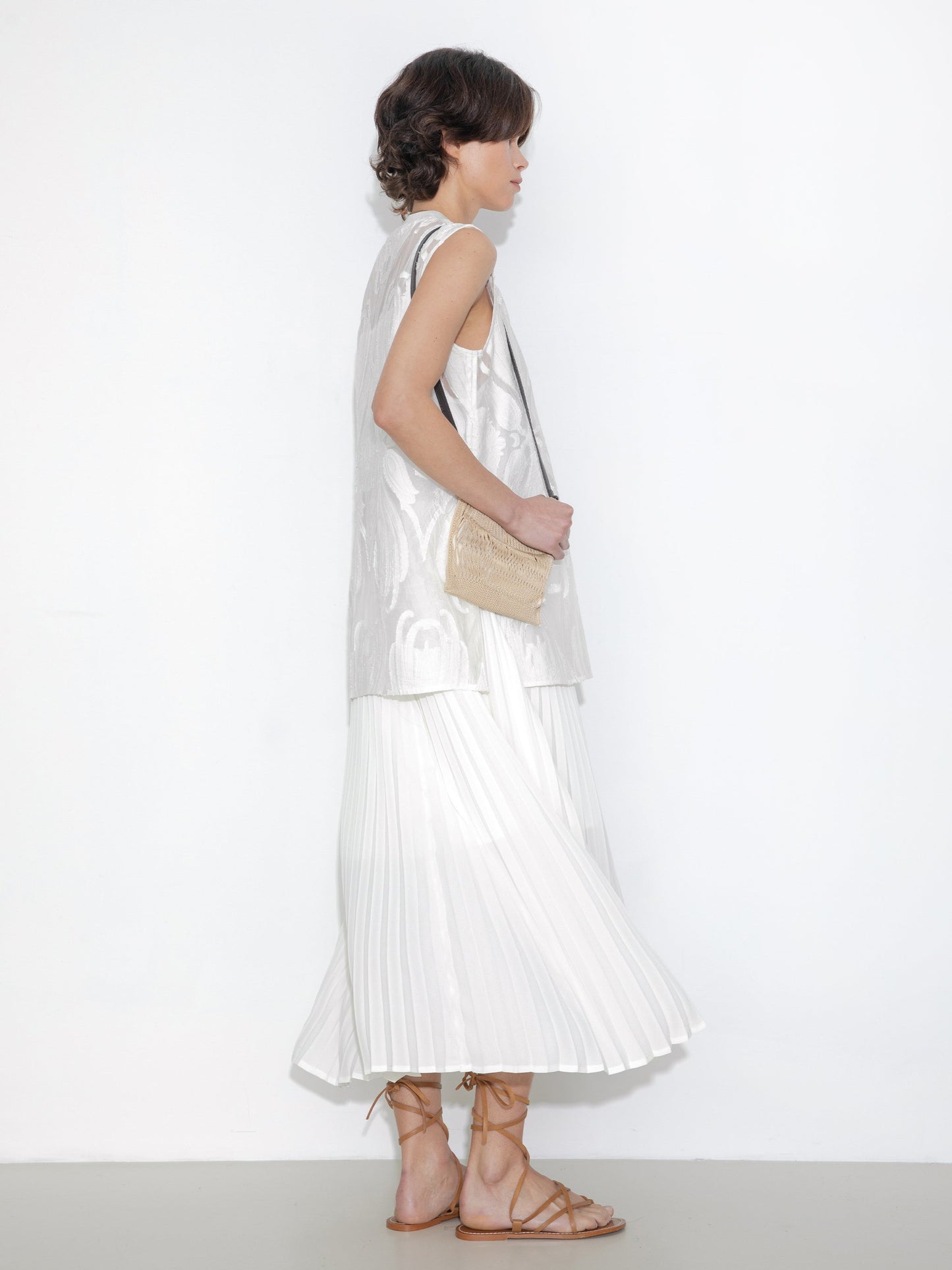 Sheer Patterned Sleeveless Pleated Skirt