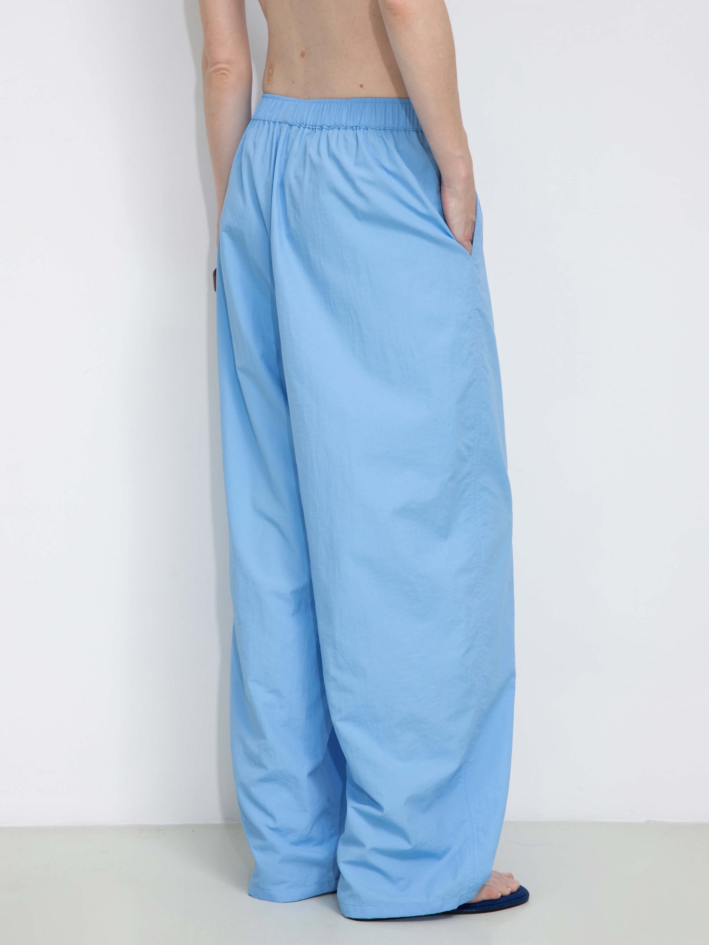 Loose-Fit Elastic Waist Tapered Trousers