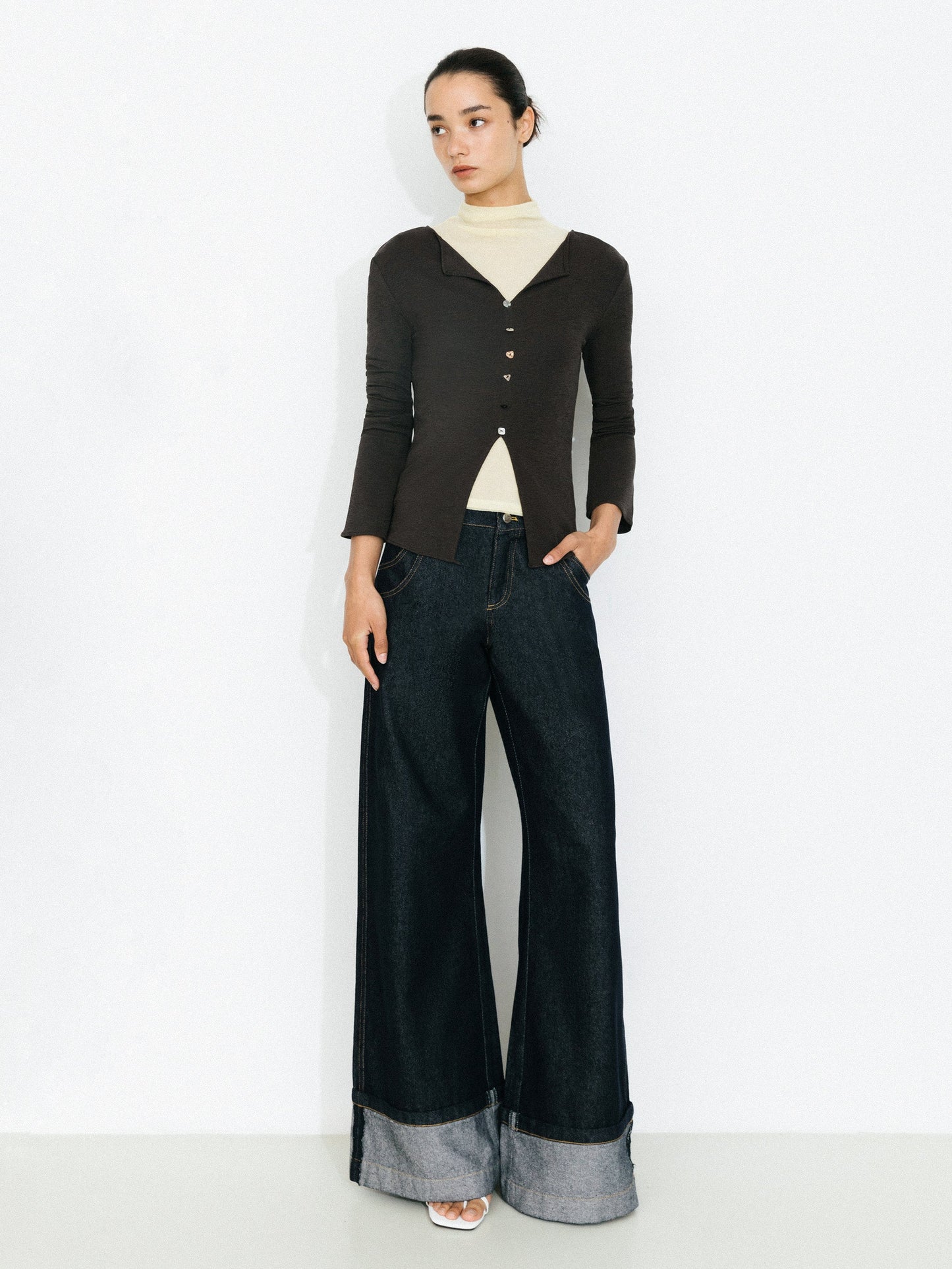 C by CUBIC V-Neck Slim-Fit Knit Long-Sleeve Top