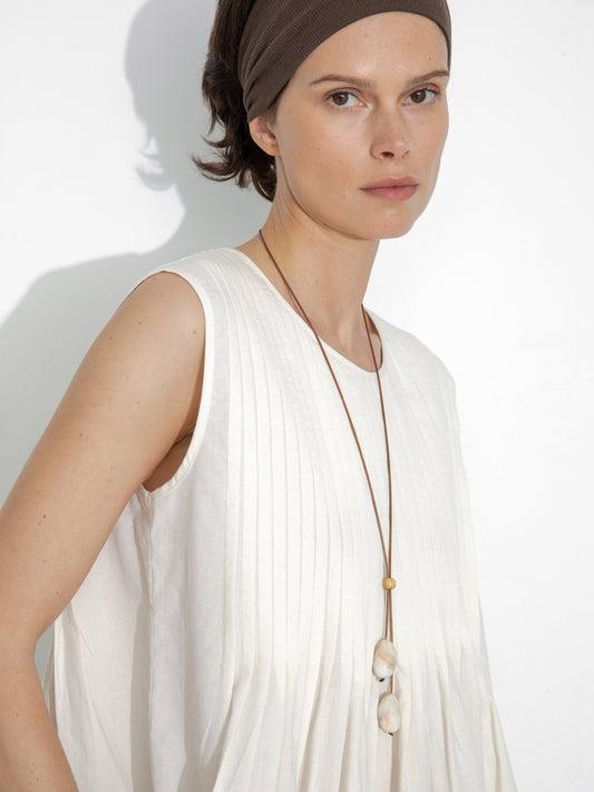 Pleated Sleeveless Blouse with Necklace