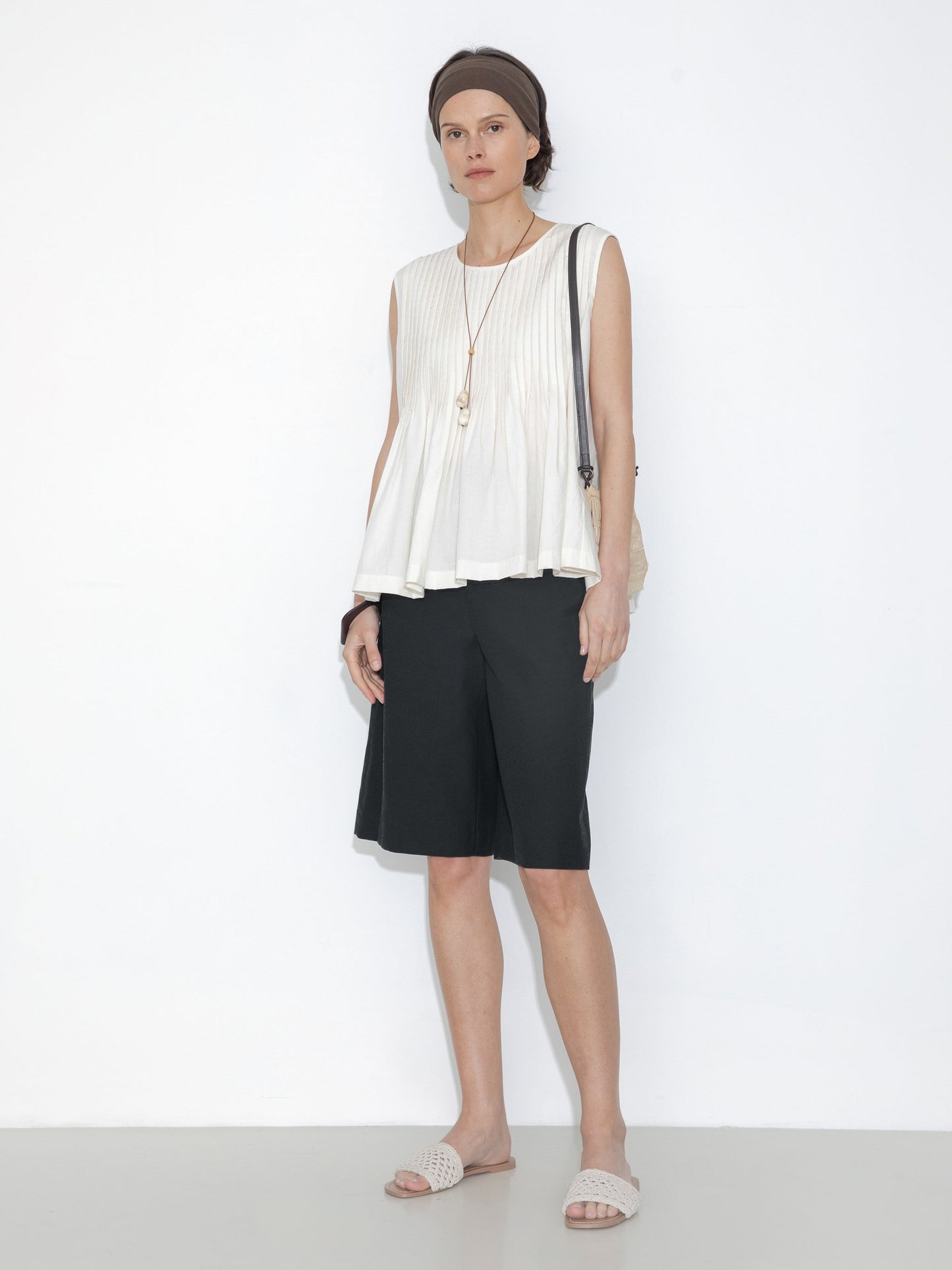 Pleated Sleeveless Blouse with Necklace