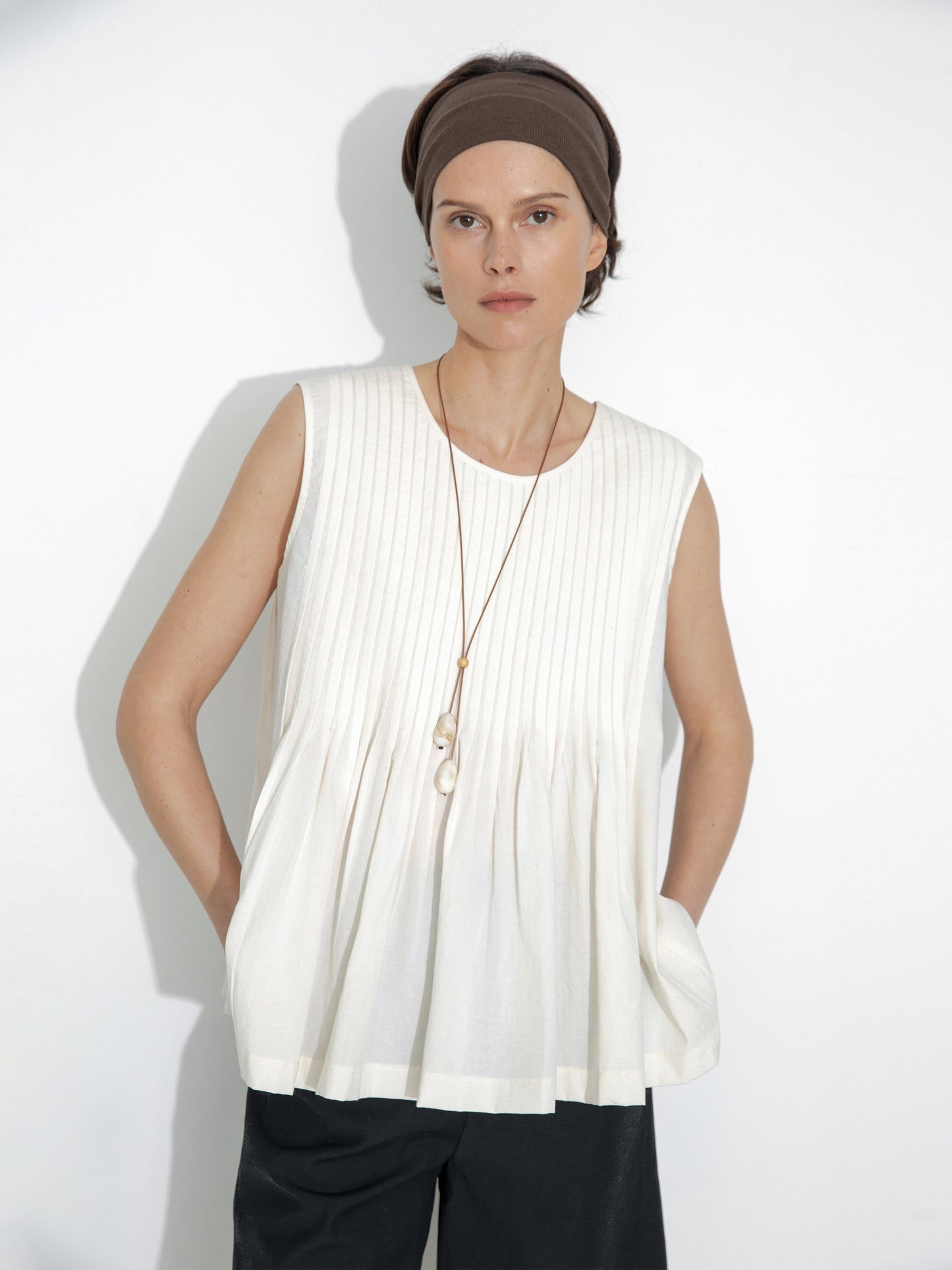 Pleated Sleeveless Blouse with Necklace